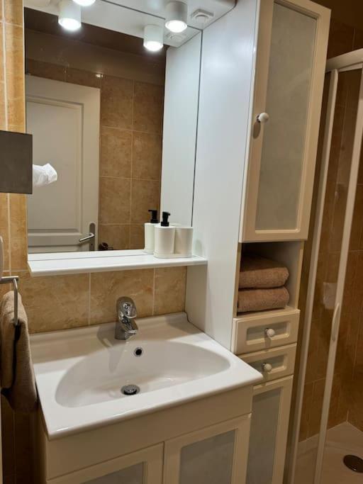La Parenthese Millavoise Apartment Мийо Екстериор снимка